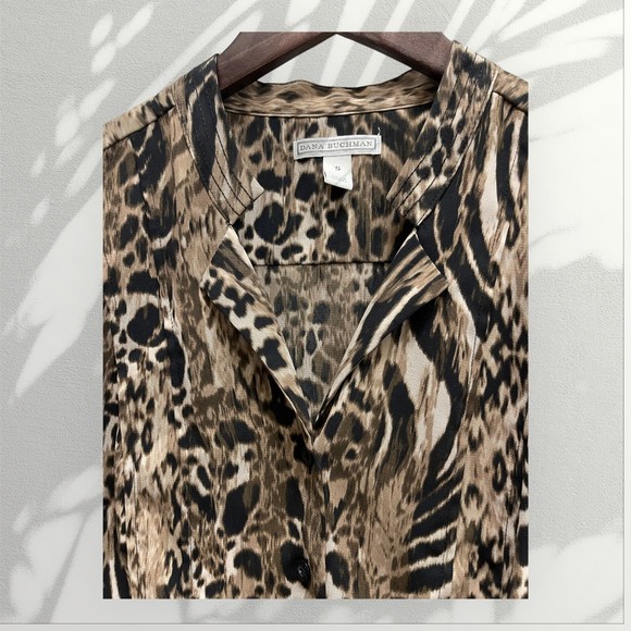 Dana Buchman Leopard Print Button Blouse Women’s Small Short Sleeve Top - Picture 6 of 16
